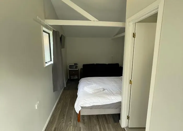 1 Double And 1 Sofa Bed Garden Chalet, Unit C