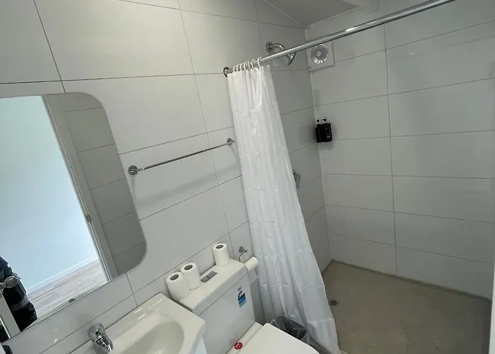 1 Double And 1 Sofa Bed Garden Chalet, Unit C Appartement *